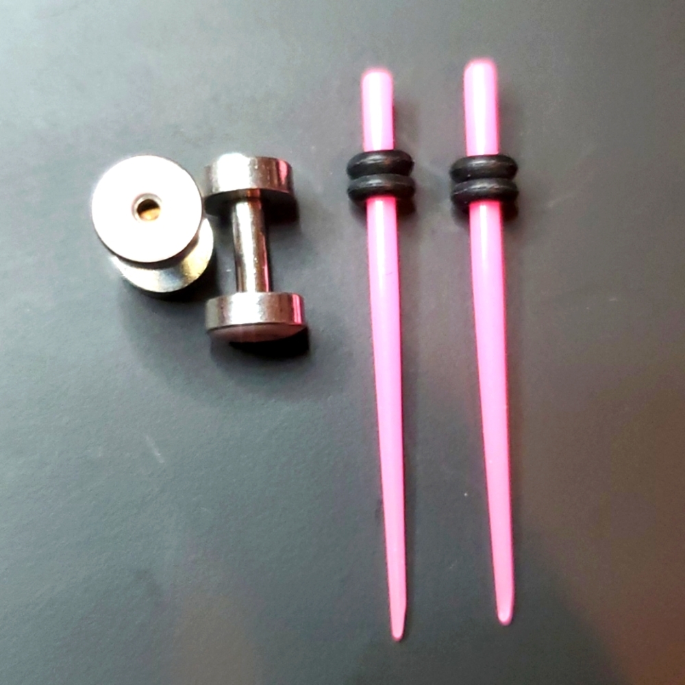 Pink Tapers and stainless plugs 2 pair body piercing 1.6mm = 14 g…